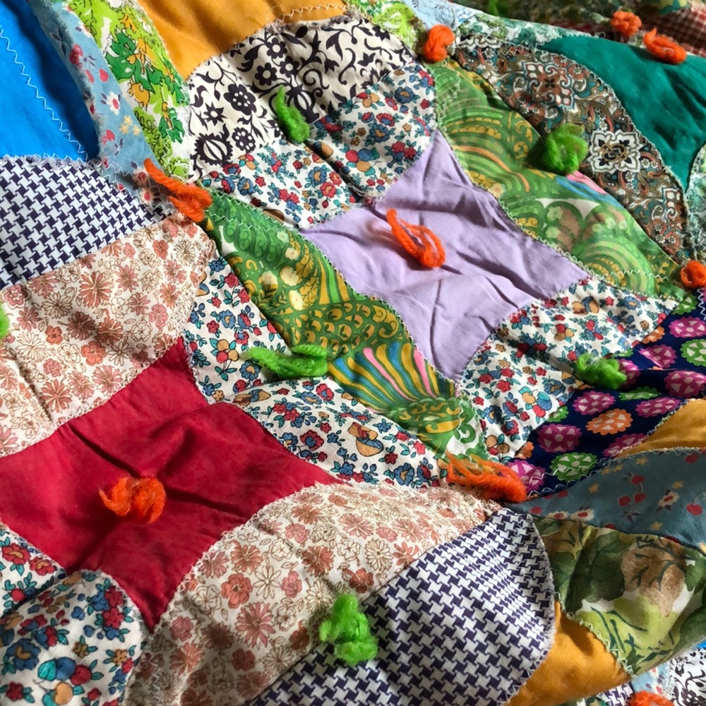 Pretty vintage patchwork boho quilted blanket - Picture 4 of 8